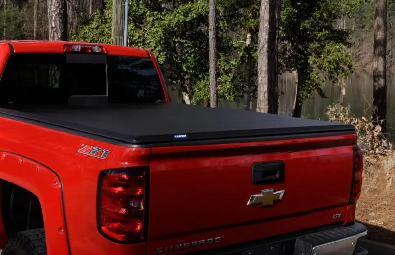 Lund 88-99 Chevy C1500 Fleetside (6.6Ft. Bed) Hard Fold Tonneau Cover - Black 1